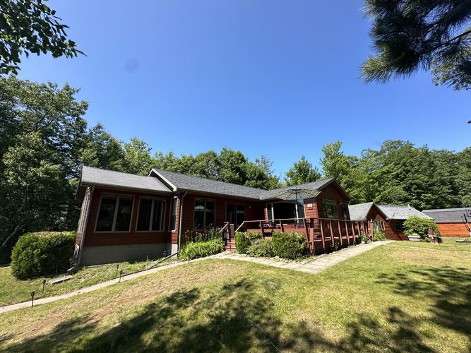 Separate bunkhouse for groups and kids